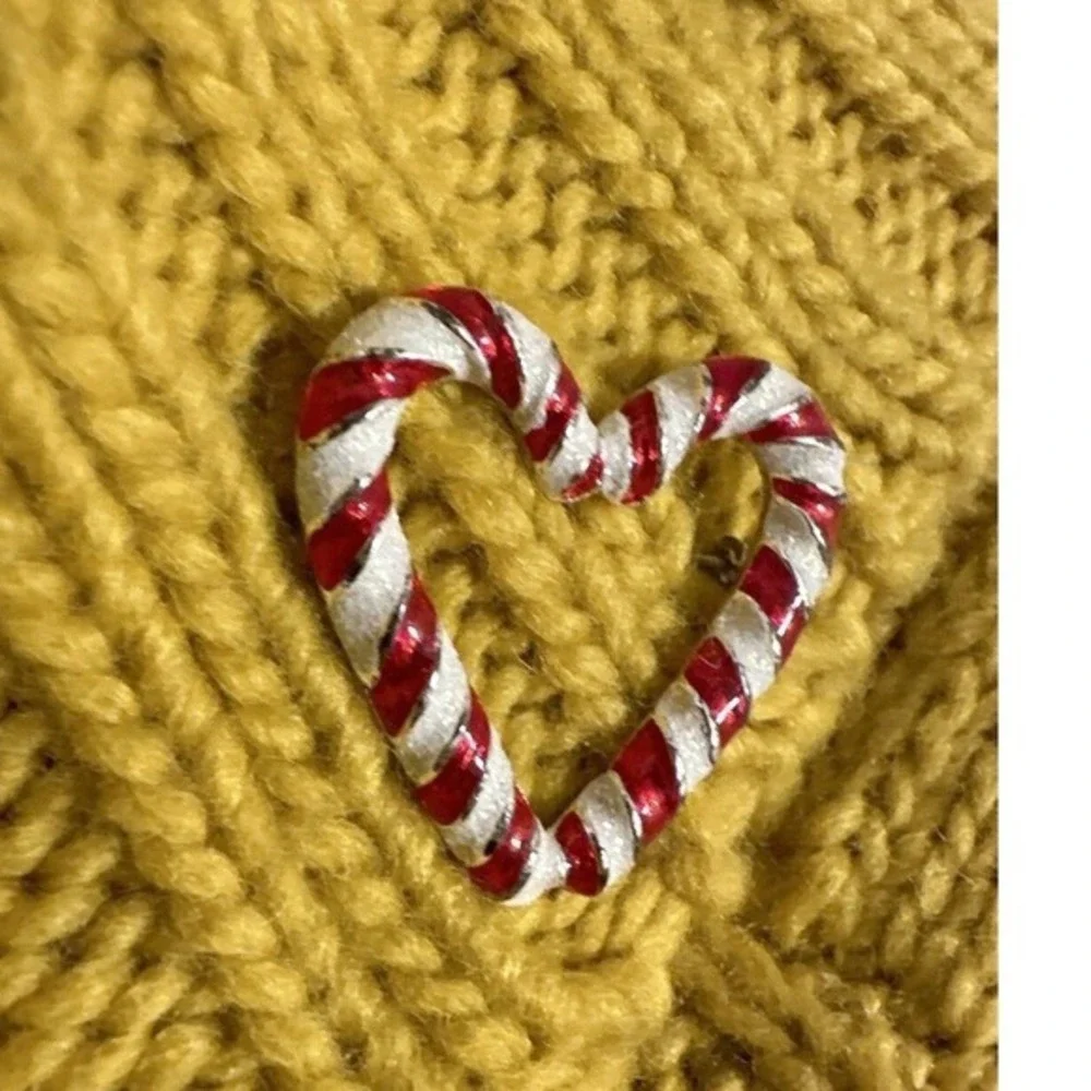 Candy Cane Heart Brooch Red White Glitter Enamel Holiday Pin‎ Silver Tone J-01